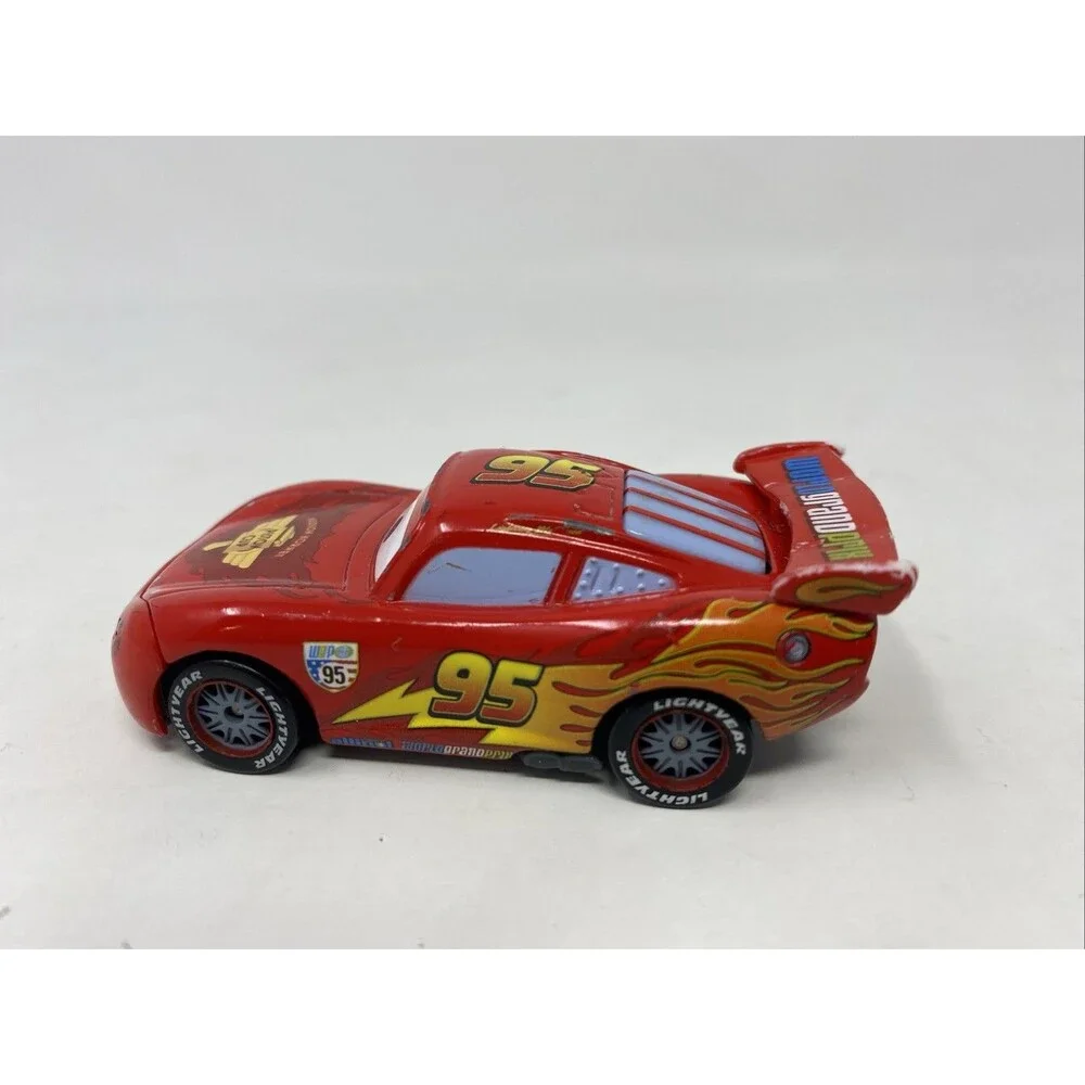 Mattel Lightning McQueen Lights & Sounds Diecast Car Disney Pixar Cars 2